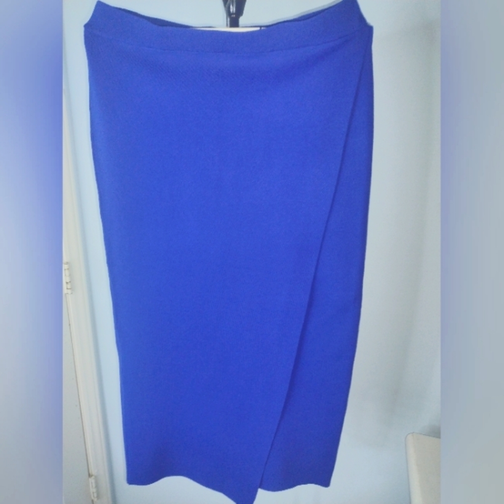 NWT  New York & Company Knit pencil skirt in royal blue size M